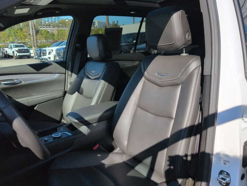 2025 Cadillac XT6 Luxury