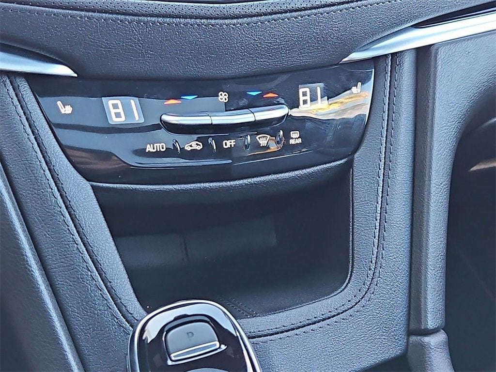 2025 Cadillac XT6 Luxury