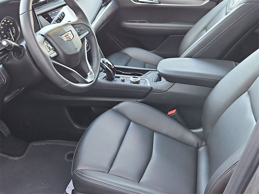 2025 Cadillac XT6 Luxury