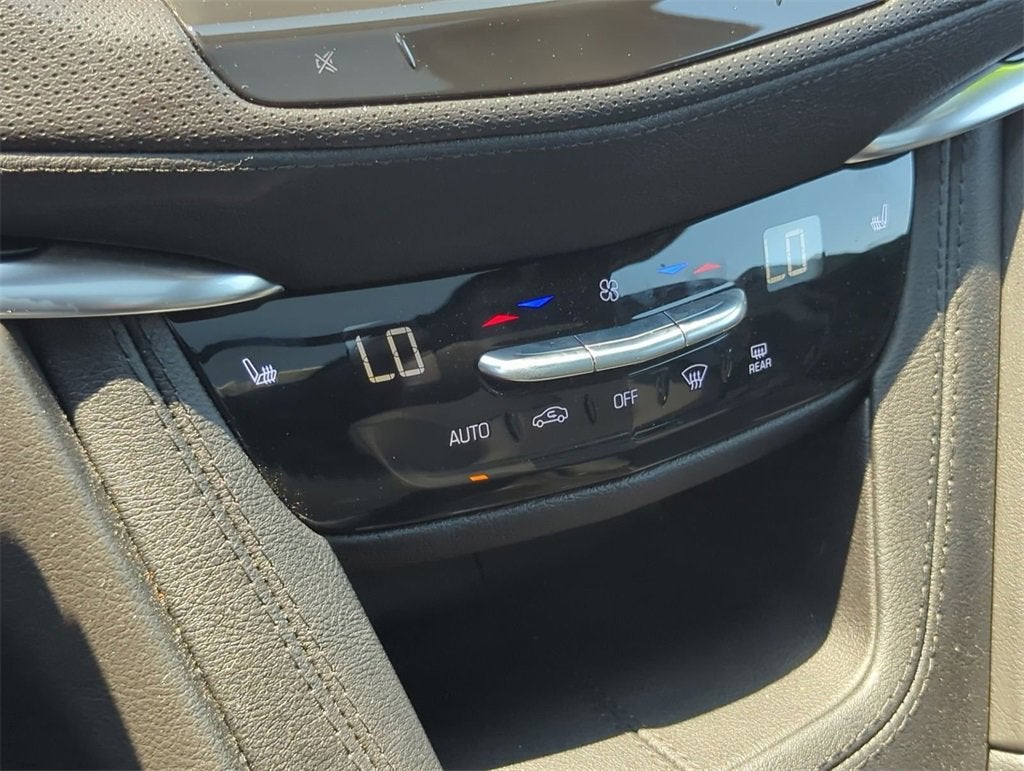 2025 Cadillac XT6 Luxury