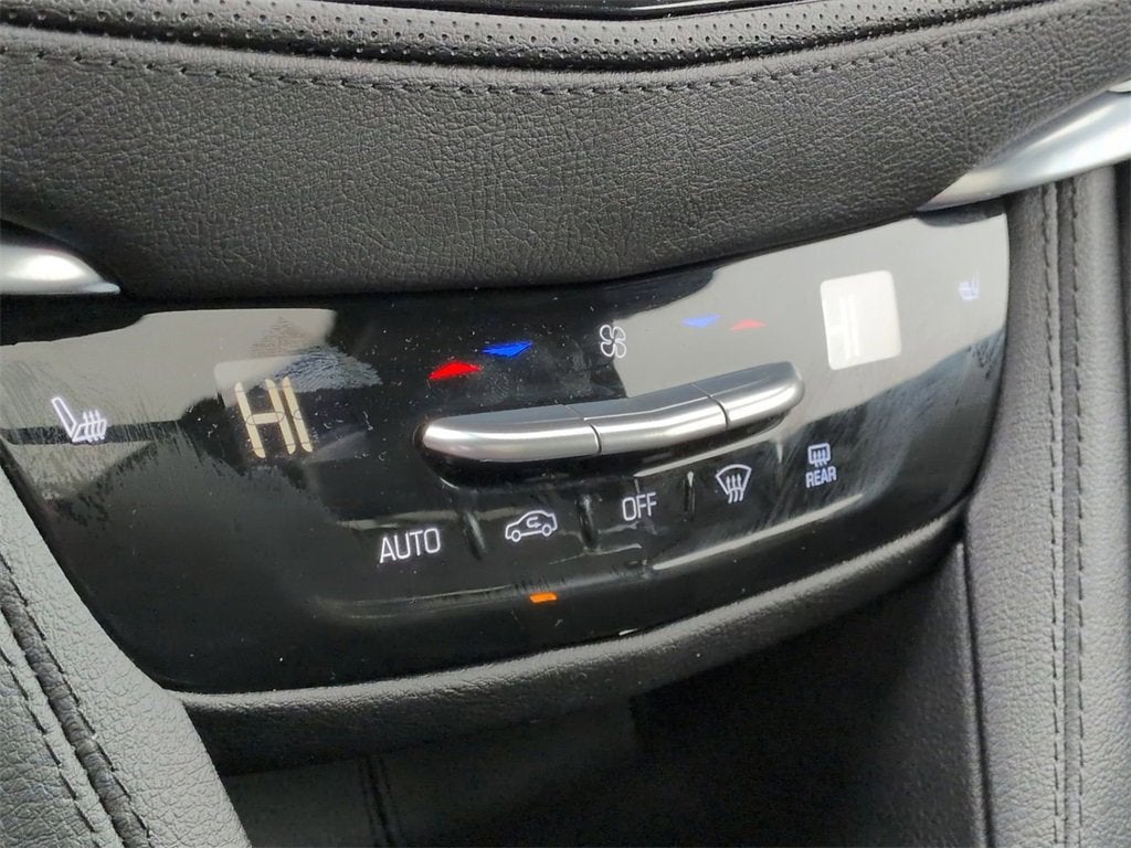 2025 Cadillac XT6 Luxury