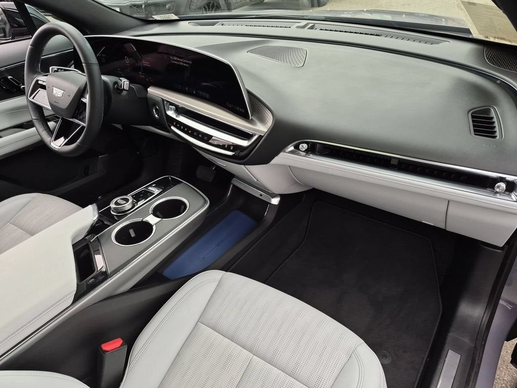2024 Cadillac LYRIQ Luxury 1