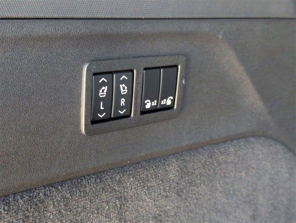 2025 Cadillac ESCALADE IQ Luxury 2