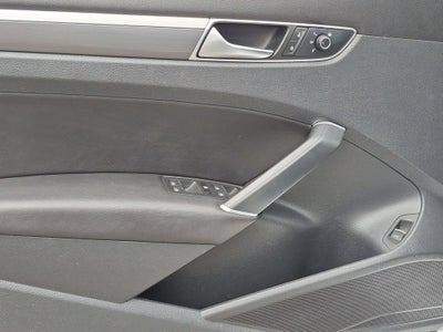 2017 Volkswagen Passat R-Line w/Comfort Pkg