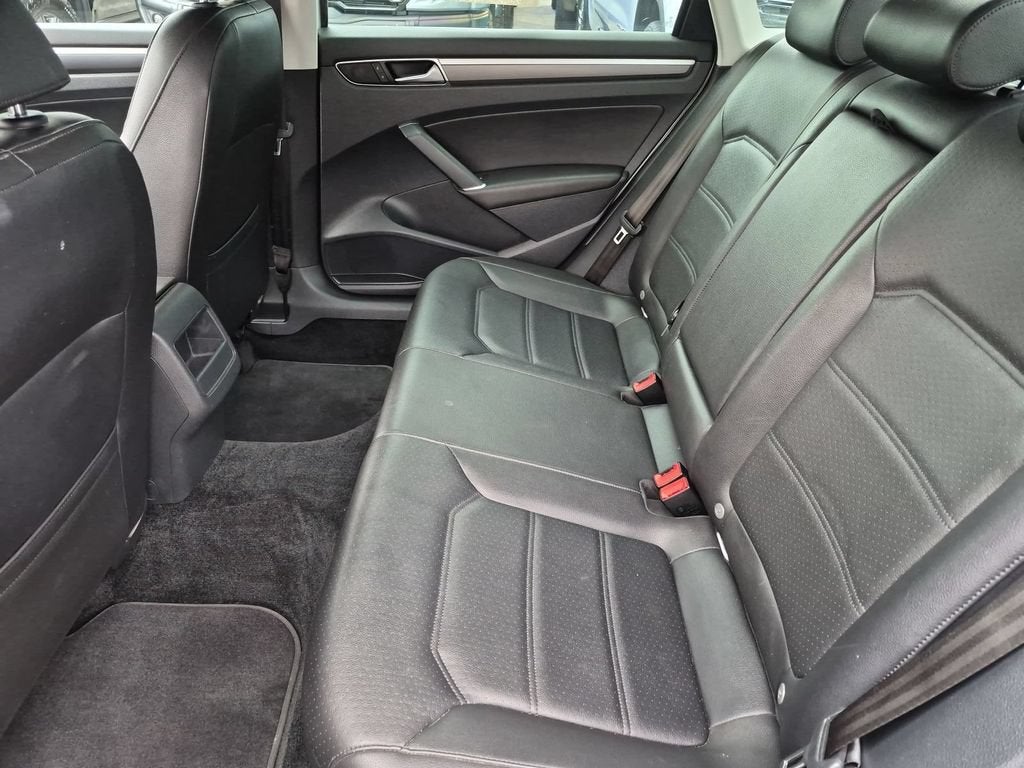 2017 Volkswagen Passat R-Line w/Comfort Pkg