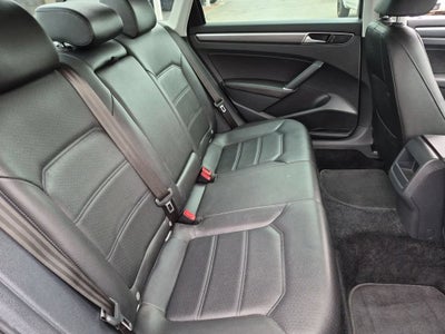 2017 Volkswagen Passat R-Line w/Comfort Pkg