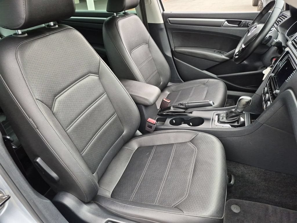 2017 Volkswagen Passat R-Line w/Comfort Pkg