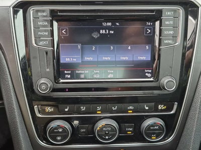 2017 Volkswagen Passat R-Line w/Comfort Pkg