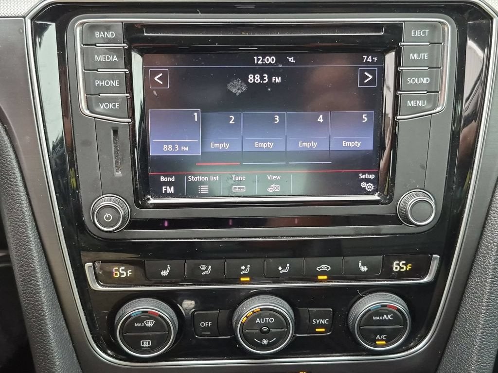 2017 Volkswagen Passat R-Line w/Comfort Pkg