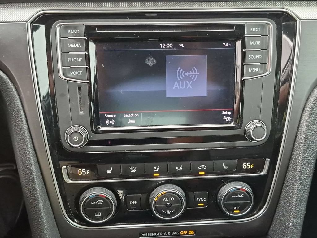2017 Volkswagen Passat R-Line w/Comfort Pkg