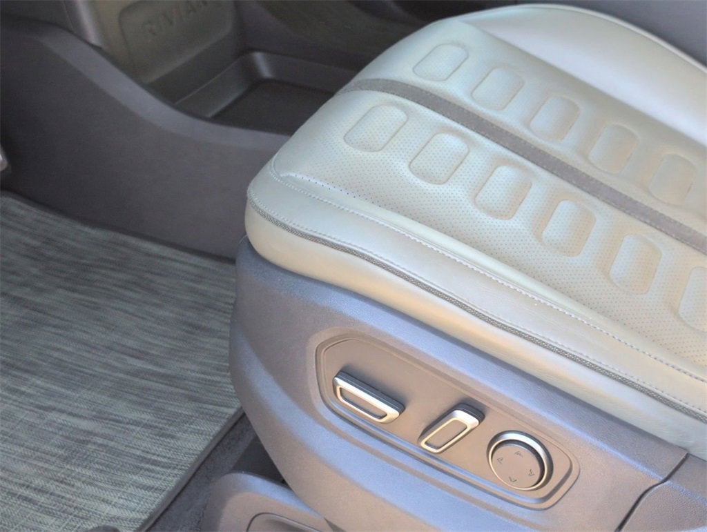 2023 RIVIAN R1S Adventure