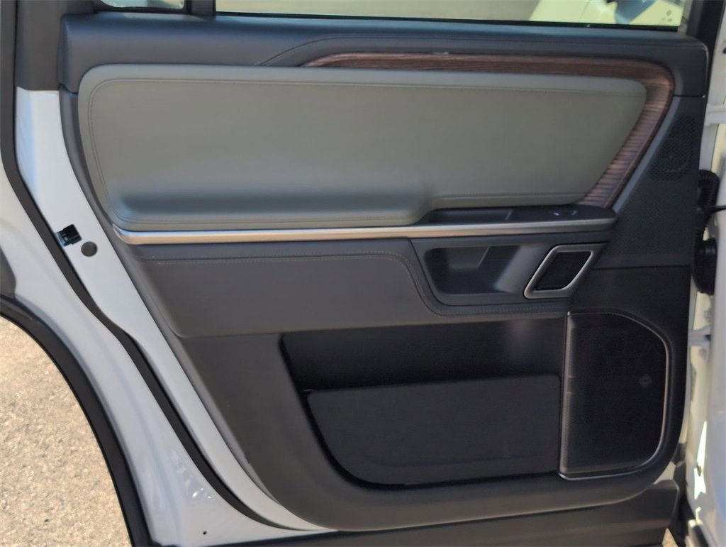 2023 RIVIAN R1S Adventure