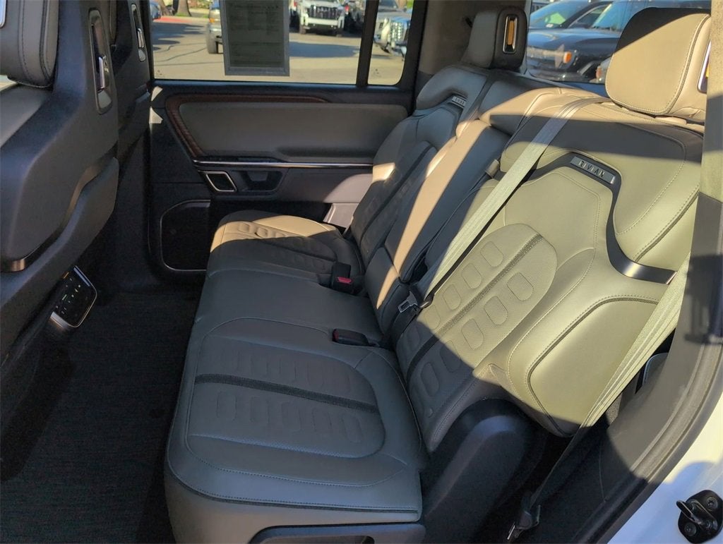 2023 RIVIAN R1S Adventure