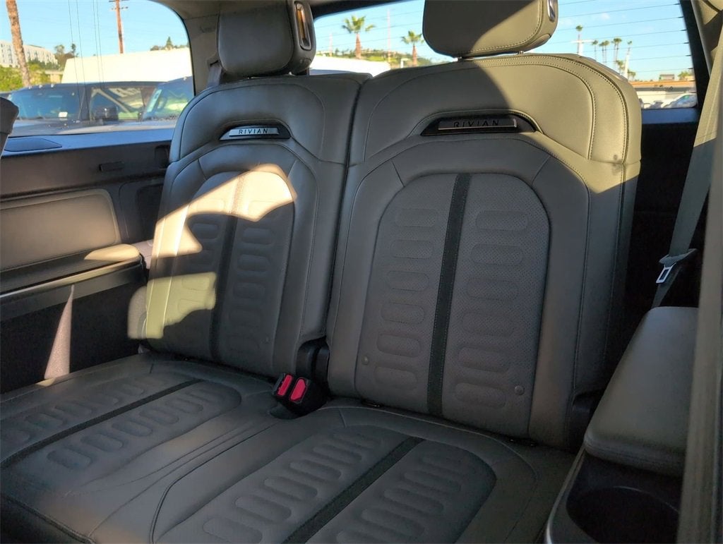 2023 RIVIAN R1S Adventure