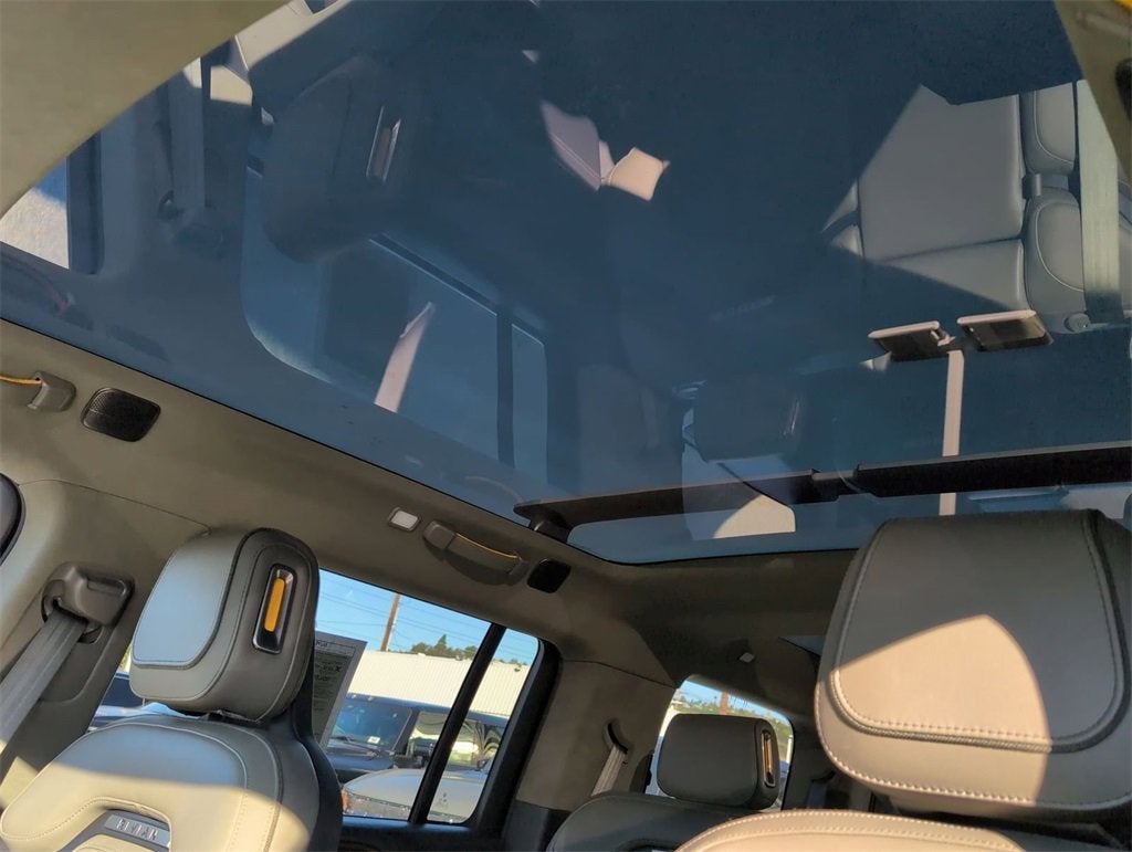 2023 RIVIAN R1S Adventure