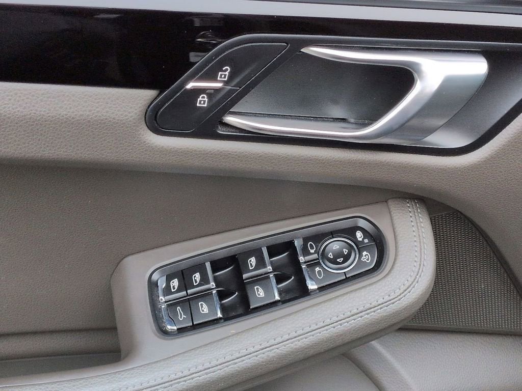 2021 Porsche Macan Base