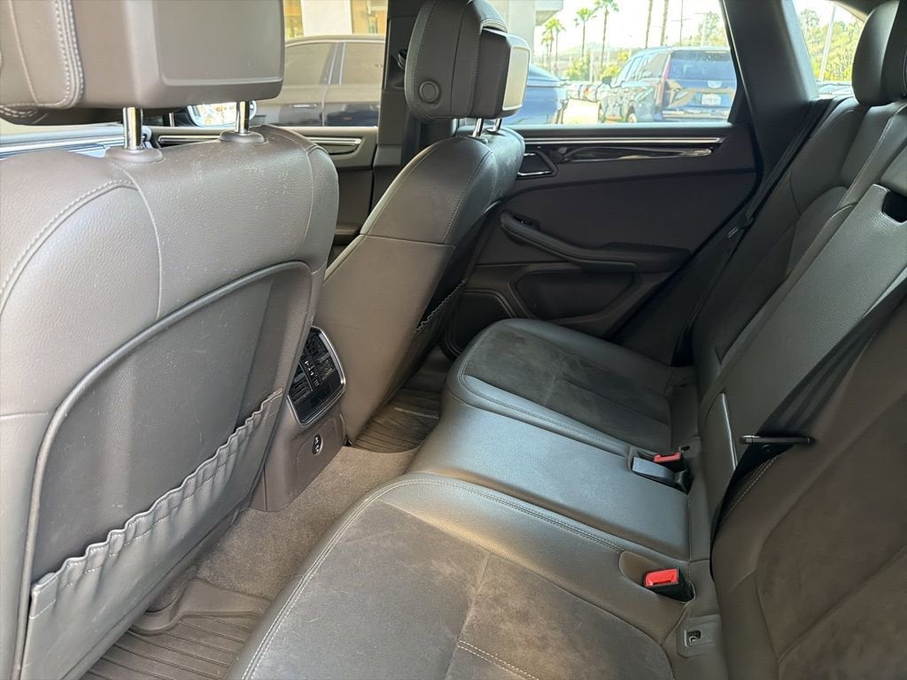 2021 Porsche Macan Base